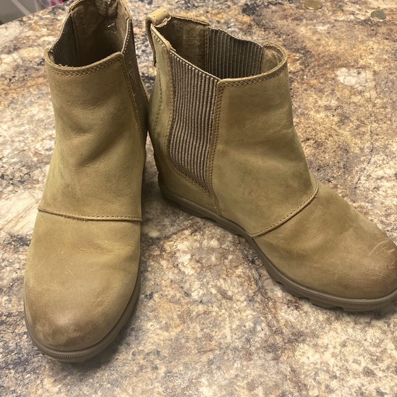 Sorel Taupe Bootie. Worn a handful of times. Size US7 - Picture 1 of 3